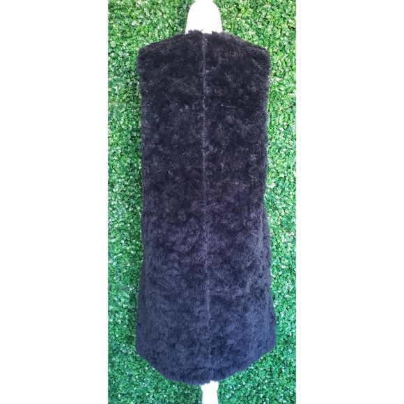 20. J.Crew Long vest in recycled sherpa - Picture 9 of 12